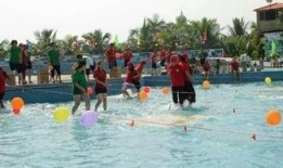 爆料八里营游泳池事件视频,真相与争议交织